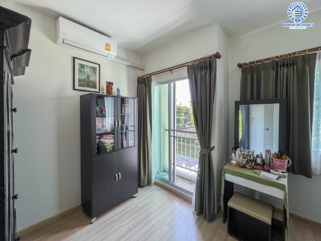 *****ทาวน์เฮ้าส์มือสองย่านนนทบุรี ม.ลุมพินีทาวน์วิลล์ ราชพฤกษ์-นครอินทร์ เนื้อที่ 17.5 ตร.ว. ฟังก์ชัน 3 ห้องนอน 2 ห้องน้ำ 2 ที่จอดรถ หน้าบ้านตรงกับสวน ไม่ชนใคร แถมฟรี! เครื่องปรับอากาศ, ปั้๊มน้ำ และถังเก็บน้ำ บนทำเลดี ใกล้ทางด่วน "ศรีรัช" และทางด่วน "รอบนอกกาญจนาภิเษก" จองเลย!